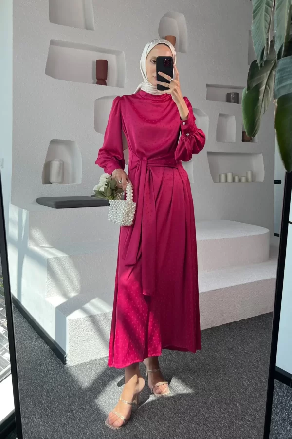 Pembe Belden Bağlamalı Saten Elbise - Görsel 2