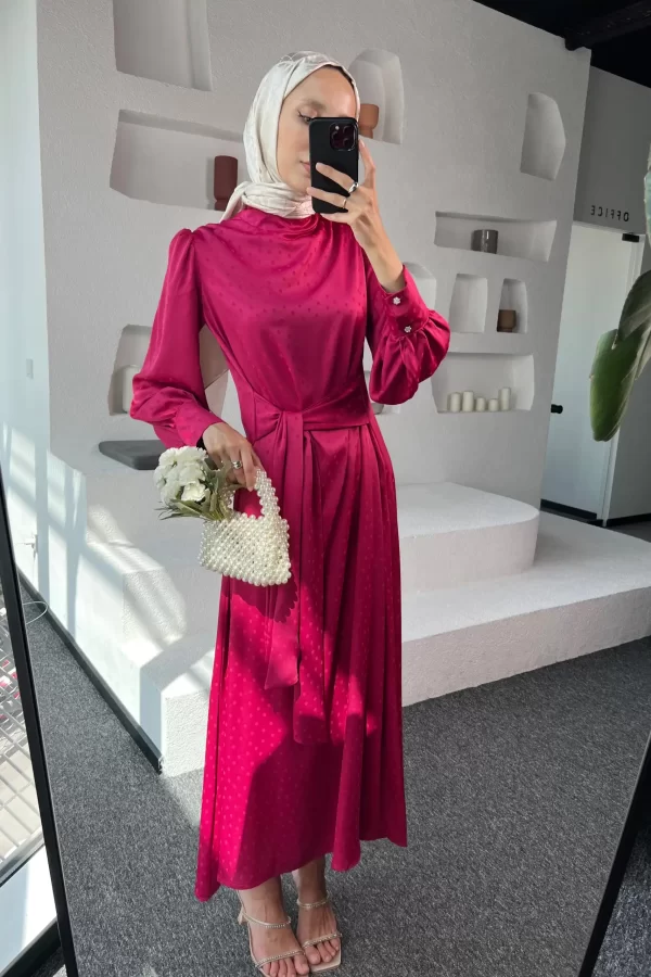 Pembe Belden Bağlamalı Saten Elbise - Görsel 3