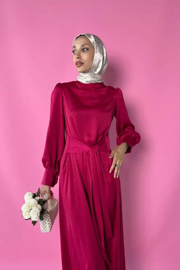 Pembe Belden Bağlamalı Saten Elbise - Görsel 4