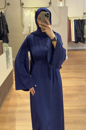 Lacivert Kolu Volanlı Kemerli Elbise